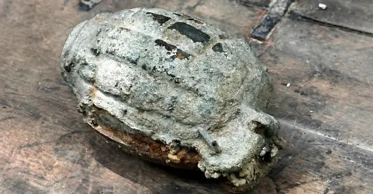 জালে উঠে এলো বোমা, মূল্যবান ভেবে বাড়িতে নিয়ে গেলেন জেলে