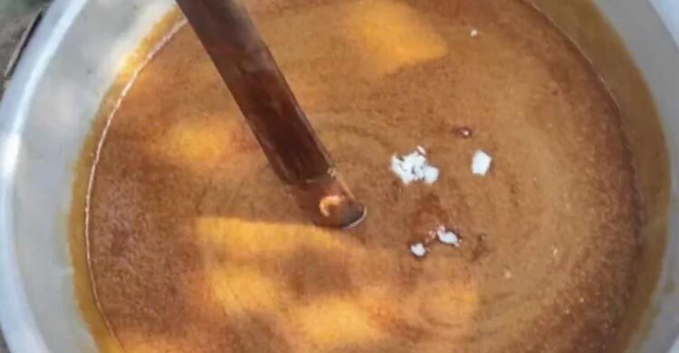 বিষাক্ত হাইড্রোজ ও গো-খাদ্যের চিনি দিয়ে তৈরি হচ্ছে গুড়