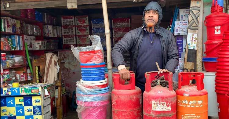 রাজশাহীতে বাড়তি দামেও মিলছে না গ্যাস সিলিন্ডার