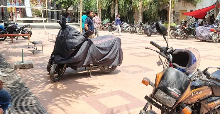 রাজনৈতিক মদতে চলছে অবৈধ পার্কিং বাণিজ্য, নীরব প্রশাসন