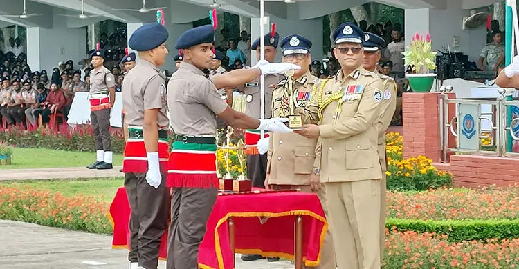 ভয়-ভীতি ও প্রলোভনের ঊর্ধ্বে থেকে দায়িত্ব পালন করতে হবে: আইজিপি