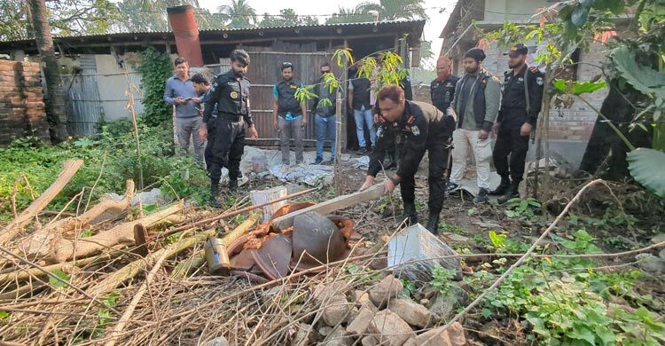 ক্ষতিকারক উপাদান মিশিয়ে গুড় তৈরি, পাঁচ কারখানাকে জরিমানা