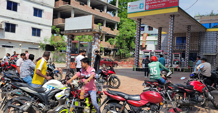 রাজশাহীর পাম্পগুলোতে বিক্রি বন্ধ, বিশৃঙ্খলা এড়াতে সেনা মোতায়েনের দাবি