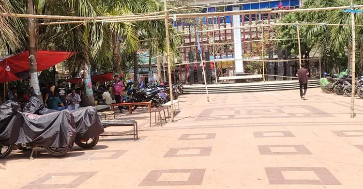 রাজনৈতিক মদতে চলছে অবৈধ পার্কিং বাণিজ্য, নীরব প্রশাসন