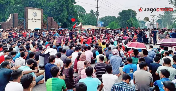 রাজশাহীর মেসগুলোতে চিরুনি অভিযান, আতঙ্কে রাত কাটান শিক্ষার্থীরা