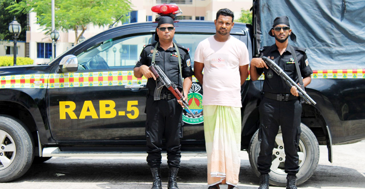 অস্ত্র-হেরোইনসহ ৬ মামলার আসামি গ্রেফতার