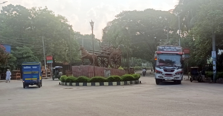 অবরোধের প্রথমদিনে রাজশাহীতে দূরপাল্লার বাস চলাচল বন্ধ