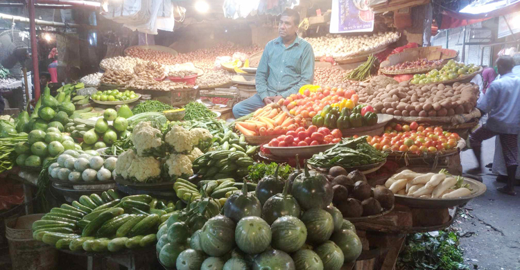 রাজশাহীতে বেড়েছে সবজি-মাছ-চিনি-ডালের দাম