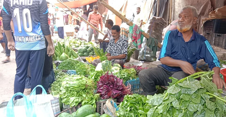 এখনো চড়া সবজির বাজার, বেড়েছে ডিমের দাম