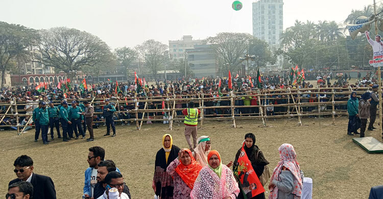 তারেক রহমানের জনসভায় দলে দলে আসছেন নেতাকর্মীরা