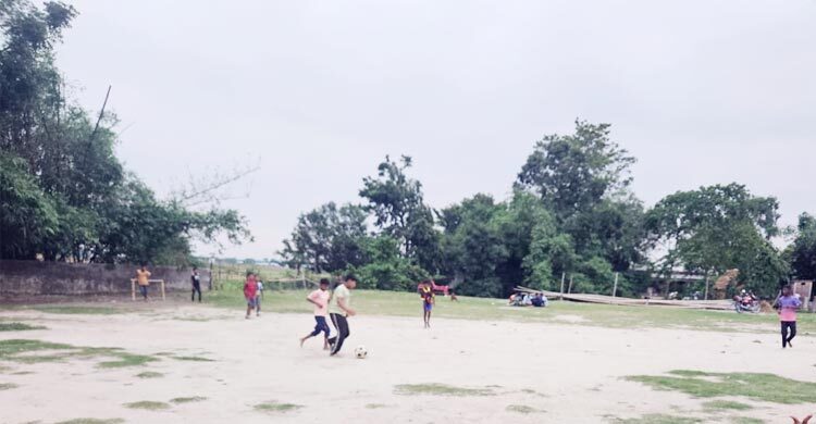 ইমামকে কেন্দ্র করে বিভক্ত ঈদগাহ, সংঘর্ষ আশঙ্কা