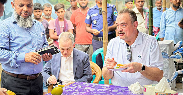 বানেশ্বর আমের হাট পরিদর্শনে মার্কিন রাষ্ট্রদূত