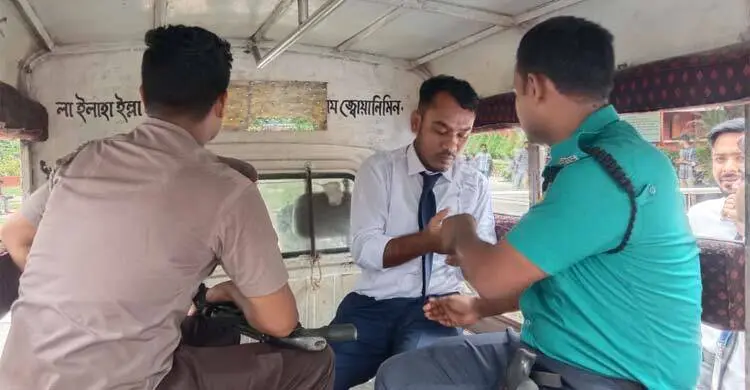 ভাইভা দিতে এসে সাবেক ছাত্রলীগ নেতা গ্রেফতার