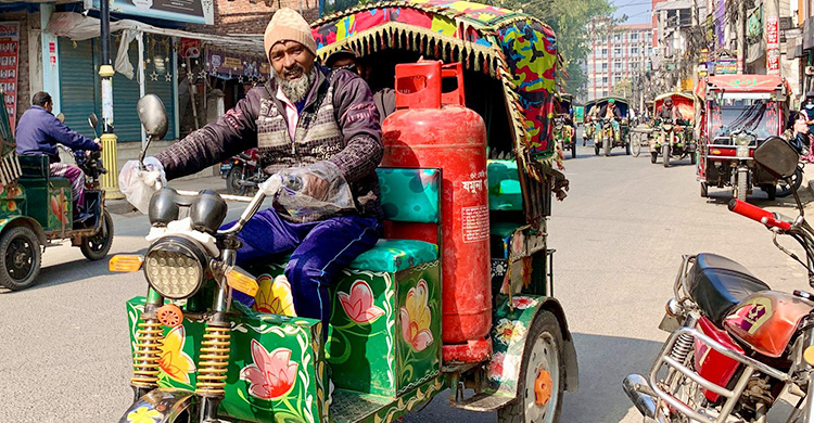 রাজশাহীতে এলপিজি সংকটে বন্ধ হচ্ছে হোটেল-রেস্তোরাঁ