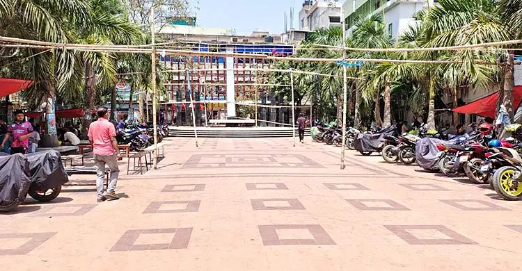 রাজনৈতিক মদতে চলছে অবৈধ পার্কিং বাণিজ্য, নীরব প্রশাসন