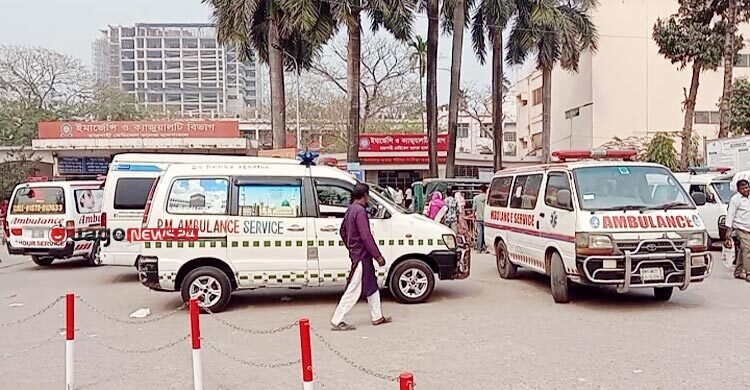 রামেকে অ্যাম্বুলেন্স সিন্ডিকেট: ব্যবসায় জিম্মি স্বজনের শোক