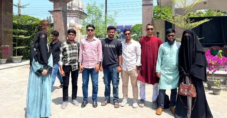 রেশমের শহর আর পদ্মার চরে অনন্য বিকেল