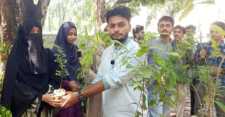নির্বাচনে হেরেও কথা রাখলেন আরিফ, রাবিতে দিলেন ৭২৫টি গাছ