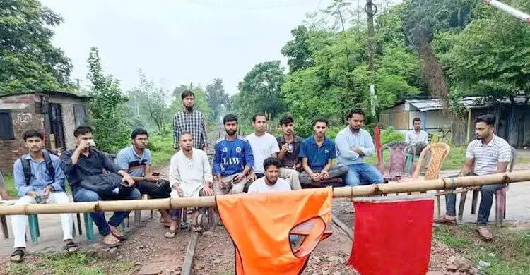 রাবি শিক্ষার্থীদের রেল অবরোধে ৩৫ লাখ টাকার ক্ষতি