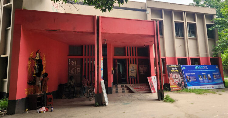 রাকসু ভবনে নেই নামফলক, হলের ছাত্র সংসদ কক্ষ উধাও