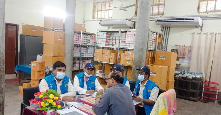 আউটসোর্সিং কর্মীদের অতিরিক্ত টাকা হাতিয়ে নেওয়ার প্রমাণ মিলেছে