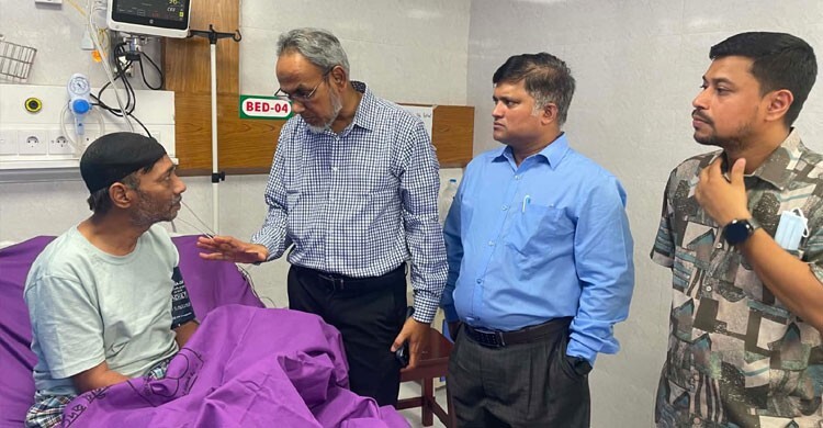 হাসপাতালে ভর্তি রামিসার বাবা, দেখতে গেলেন ডা. রফিকুল ইসলাম