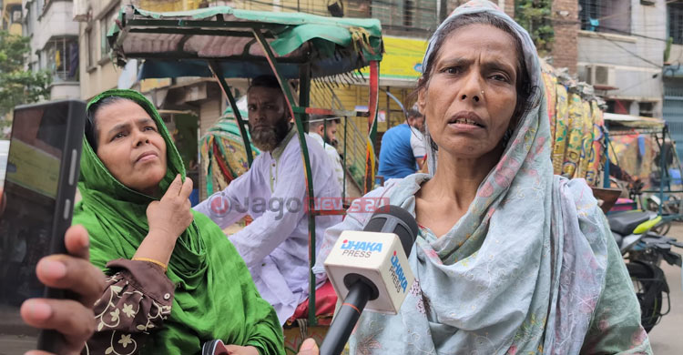 পল্লবীর বাসার সামনে ভিড়