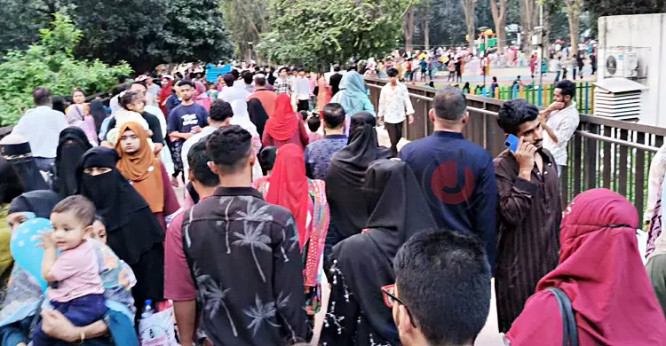 বিনোদনপিপাসু ঢাকাবাসীর ভরসার নাম রমনা পার্ক
