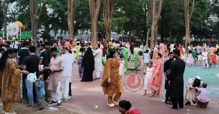 বিনোদনপিপাসু ঢাকাবাসীর ভরসার নাম রমনা পার্ক