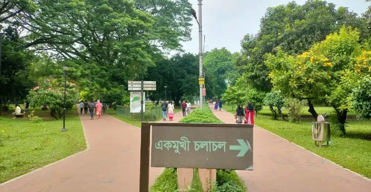 ছুটির দিনে ঢাকার বাতাস ‘সহনীয়’