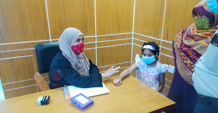 উদ্বোধনীতে চিকিৎসক দেখালেন ৩ রোগী