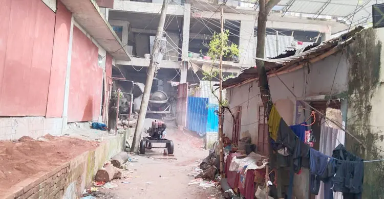 রানাভোলা ৪ নম্বর রোডের ১২ নম্বর পর্যন্ত বাসা আছে, ট্রেড লাইসেন্সে ব্যবহার করা হয়েছে ১৬ নম্বর