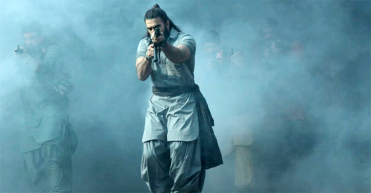 হাজার কোটির ক্লাবে ‘ধুরন্ধর’, রণবীরের দাপুটে প্রত্যাবর্তন