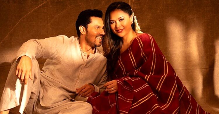 দ্বিতীয় বিবাহবার্ষিকীতে সুখবর দিলেন রণদীপ-লিন দম্পতি