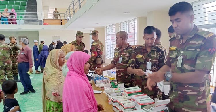 জুলাই পুনর্জাগরণ উপলক্ষে রংপুরে সেনাবাহিনীর ফ্রি মেডিকেল ক্যাম্প
