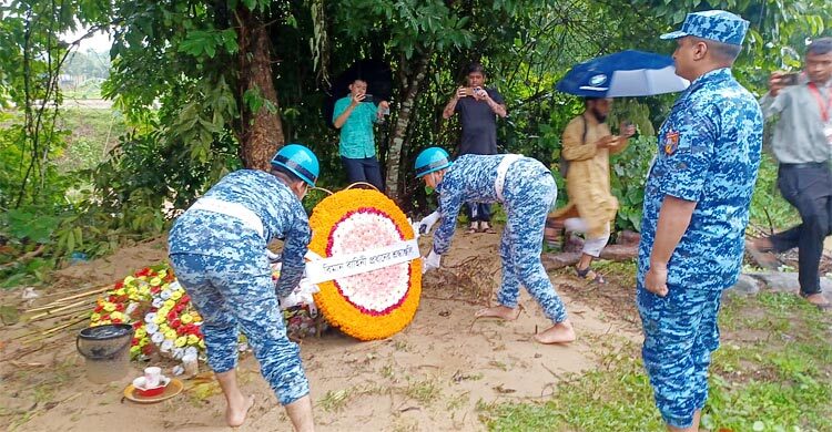 রাঙ্গামাটির উক্যছাইংয়ের সমাধিতে বিমান বাহিনীর শ্রদ্ধা