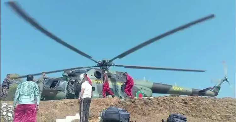 রাঙ্গামাটির দুর্গম কেন্দ্রে হেলিকপ্টারে গেলো ভোটের সরঞ্জাম