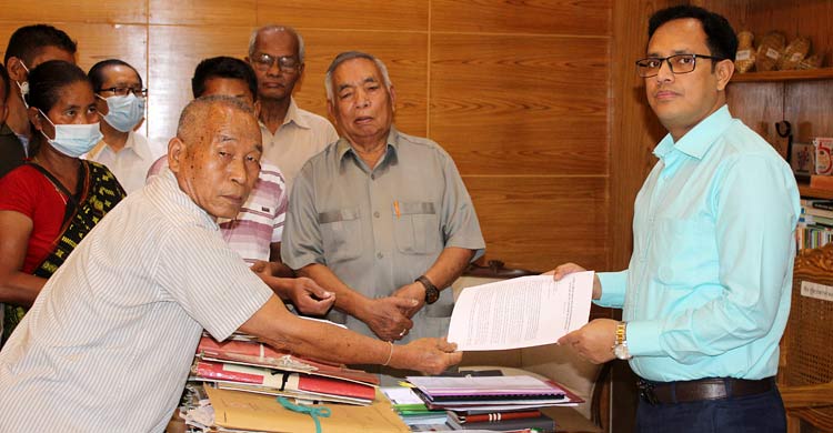 পর্যটনের নামে গ্রামবাসী উচ্ছেদ বন্ধের দাবিতে মানববন্ধন