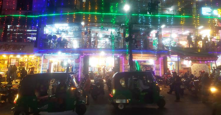 রাঙ্গামাটির বাজারে ঈদ ও বৈসাবির কেনাকাটার ধুম