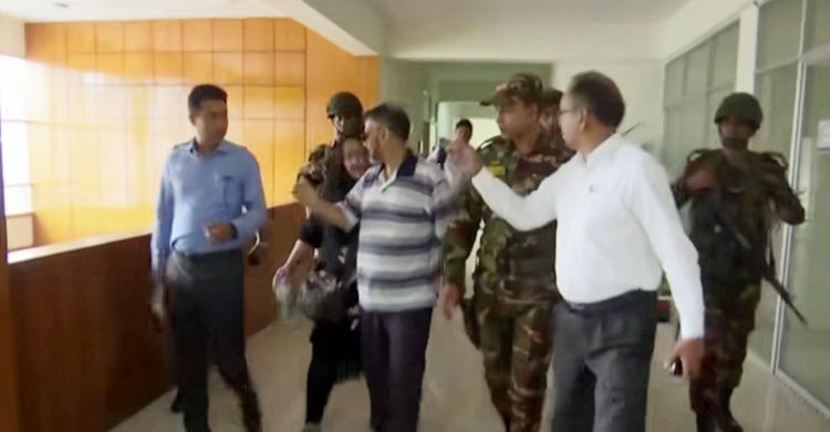 পাবনার কাজিরহাট-আরিচা নৌপথে ঈদযাত্রায় ৩০০ টাকা ভাড়া না মানায় স্পিডবোট সেবা বন্ধ করে