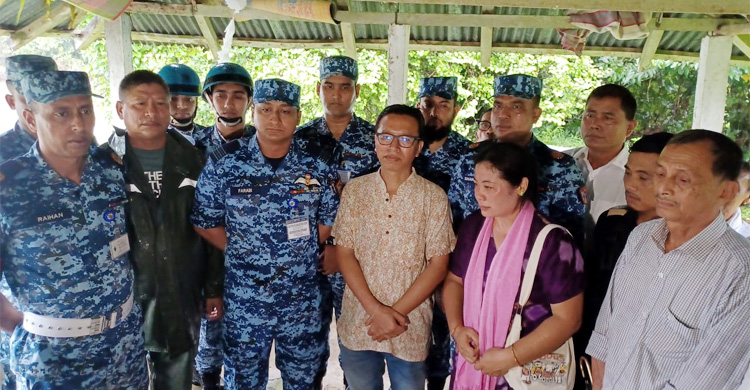 রাঙ্গামাটির উক্যছাইংয়ের সমাধিতে বিমান বাহিনীর শ্রদ্ধা