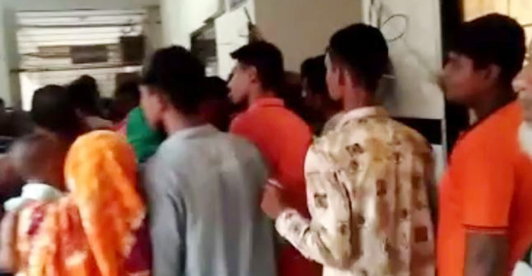 প্রেমিক যুগলকে লক্ষ্য করে ‘শিস দেওয়ায়’ যুবককে পিটিয়ে হত্যা