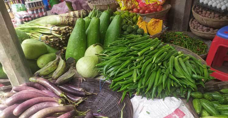 রংপুরে মুরগির দাম বেড়েছে, কমেছে ডিমের দাম