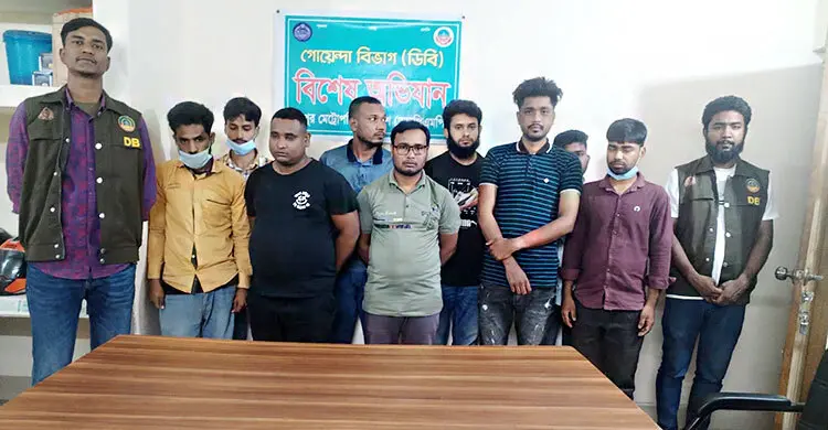 অসামাজিক কর্মকাণ্ড: রংপুরে আবাসিক হোটেল থেকে ৪ নারীসহ আটক ১৩