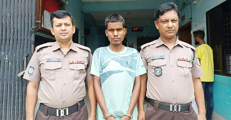সামাজিক মাধ্যমে নগ্ন ভিডিও ছড়ানোয় যুবক গ্রেফতার