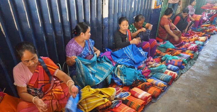 পাহাড়ি নারীদের তৈরি পিনন-হাদির কদর দেশ পেরিয়ে বিদেশে