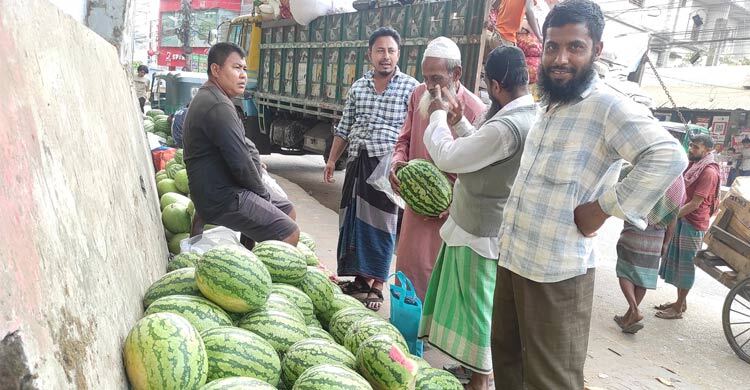 রাঙ্গামাটি থেকে ঢাকা-চট্টগ্রামে যাচ্ছে ‘মাইনীর তরমুজ’