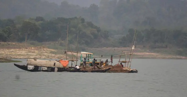 কাপ্তাই হ্রদে মাছ ধরার নিষেধাজ্ঞা বাড়লো আরও ১০ দিন