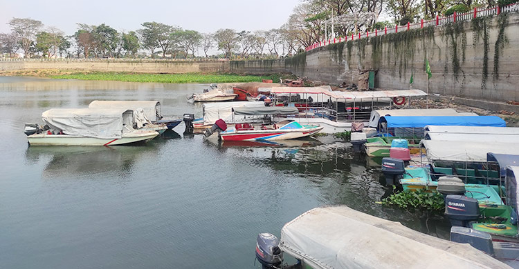 জ্বালানি তেল সংকটে কাপ্তাই হ্রদে স্পিডবোট চলাচল বন্ধ