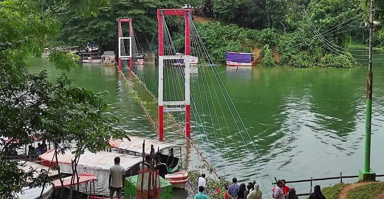 দুই মাস ধরে ডুবে আছে রাঙ্গামাটির ঝুলন্ত সেতু